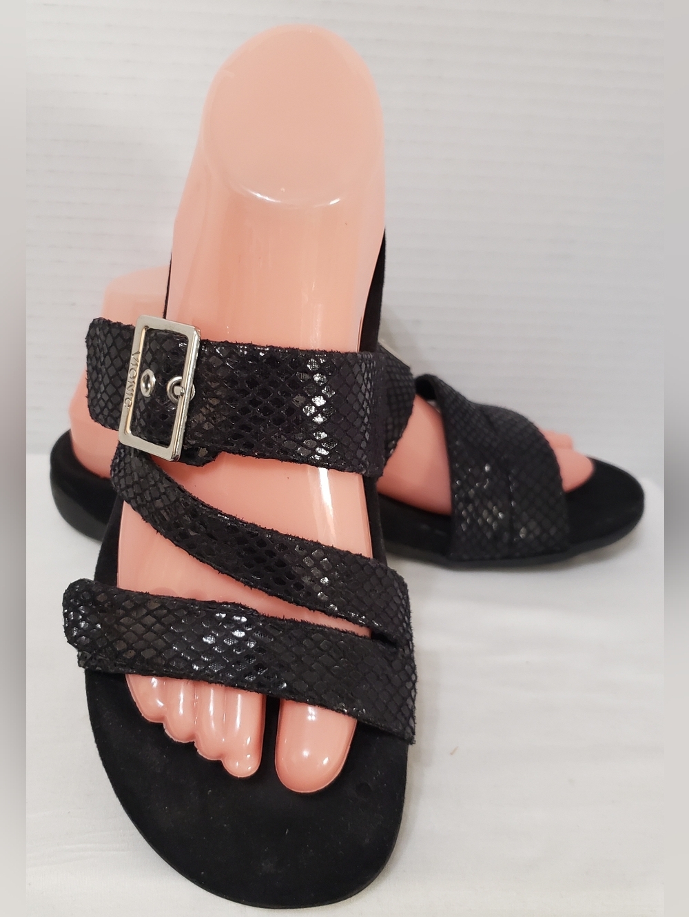 Vionic Skylar Black Strappy Snake Print Sandals Size 7